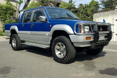 JDM 1992 Mitsubishi Strada 4DR Pick-up import